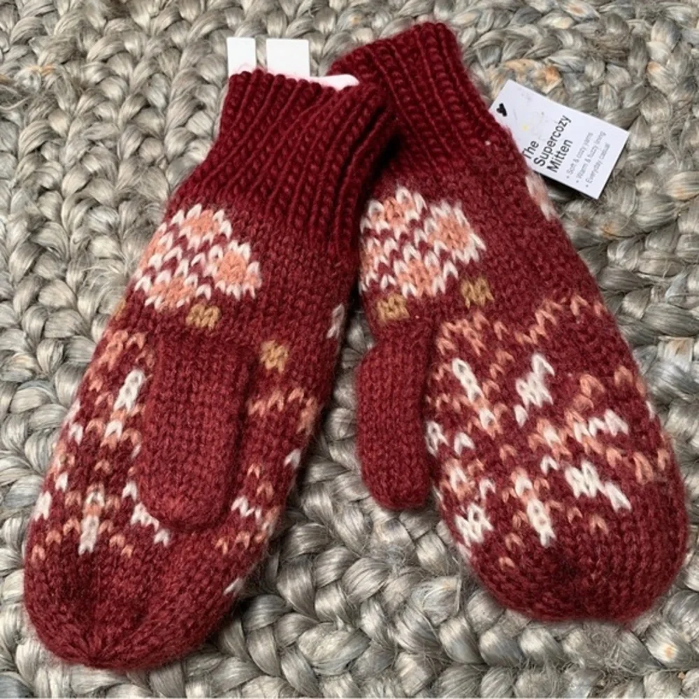 NWT Sonoma super cozy chunky knit mittens maroon pink gloves snowflake new